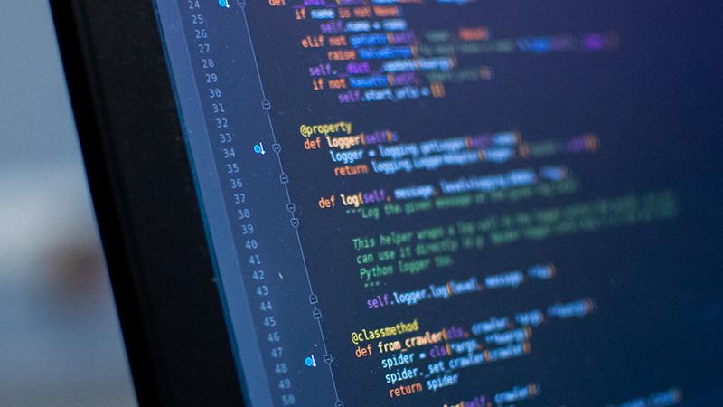 Programmeur de codage Python, JavaScript et html sur l'écran d'un ordinateur portable