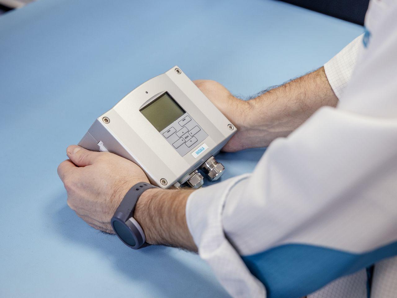 Device in hands