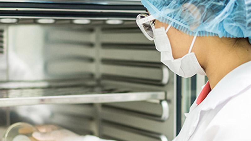Laboratory worker